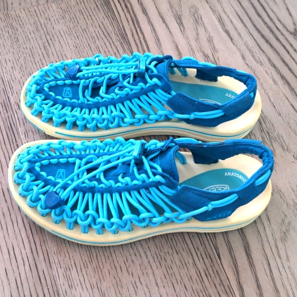 Keen Uneek Sandals, blue, Women's size 7, recycled materials, bungee cord - Picture 2 of 7